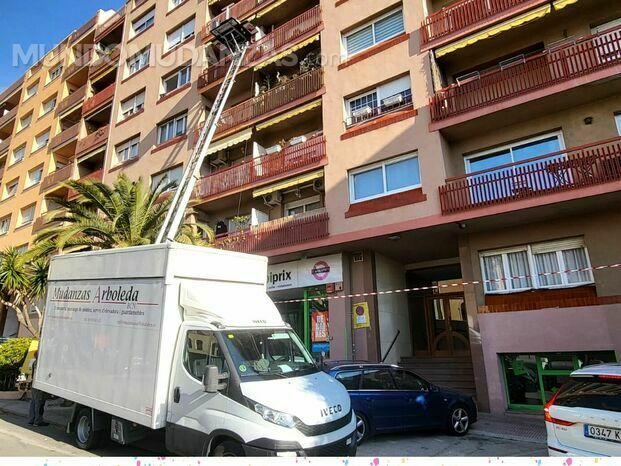mudanza en carrer Mossèn Ramon Fornells, Mataró