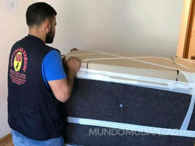 EMBALADO DE  MUEBLES UTILIZANDO MANTAS